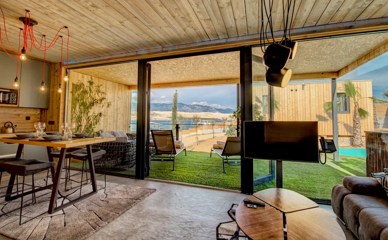 NOA Glamping Resort Novalja — villa y piscina en Zrce Beach, Novalja (1)