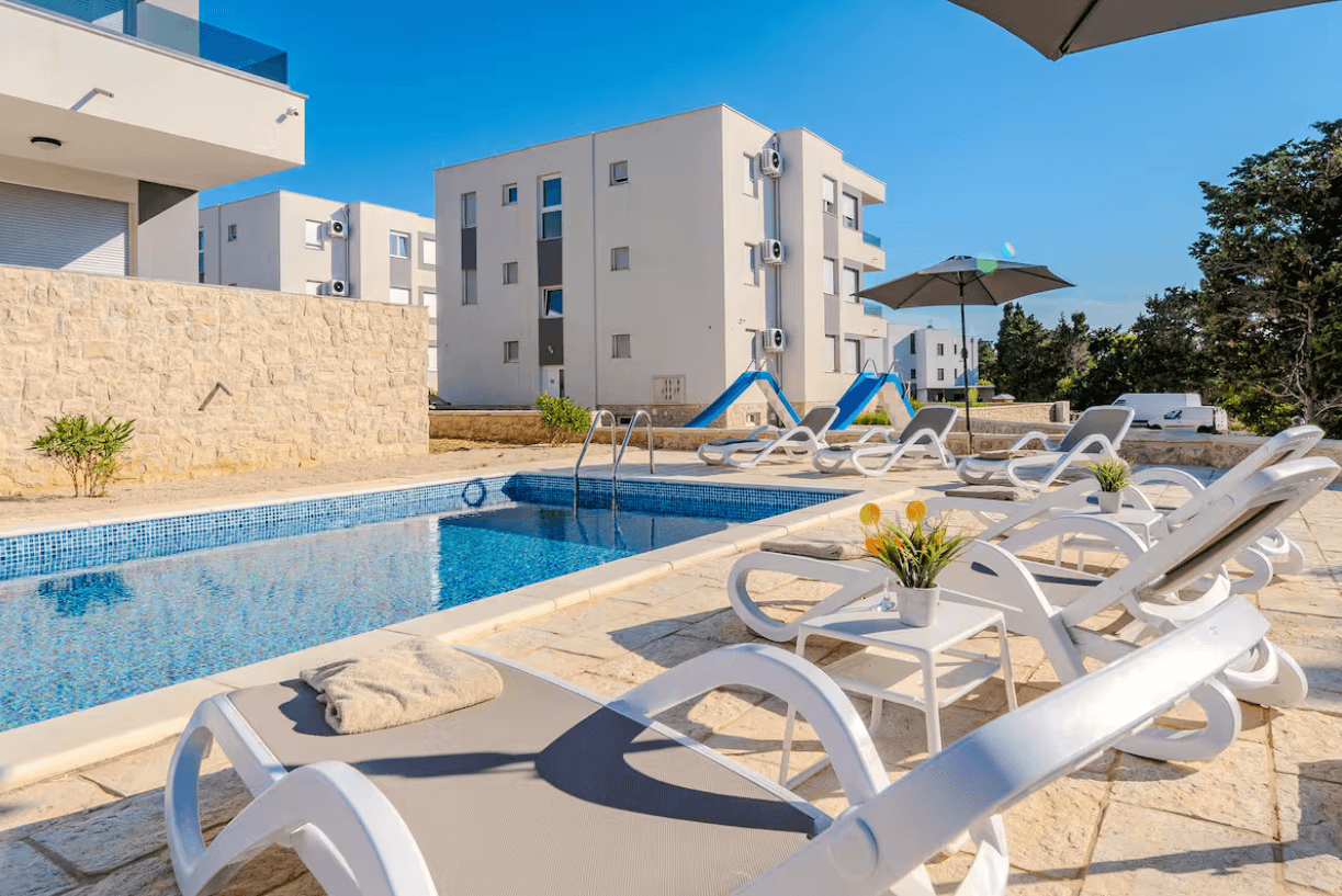 Mirjana Stadt-Apartment 6 en Novalja