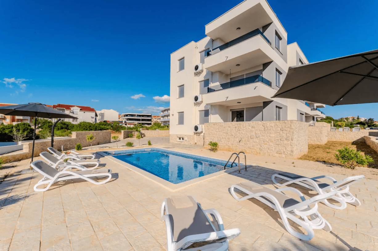 Mirjana Stadt-Apartment 6 en Novalja